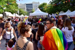 Παρέλαση του Gay Pride έξω από τη Βουλή -Παρόντες Τσακαλώτος, Φίλης, Καρανίκας και Ζωή (pics)