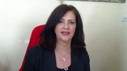 Κωνσταντίνα Νικολάκου «Απορρίπτουμε ως απαράδεκτα ανύπαρκτα διχαστικά διλήμματα για το προσφυγικό»
