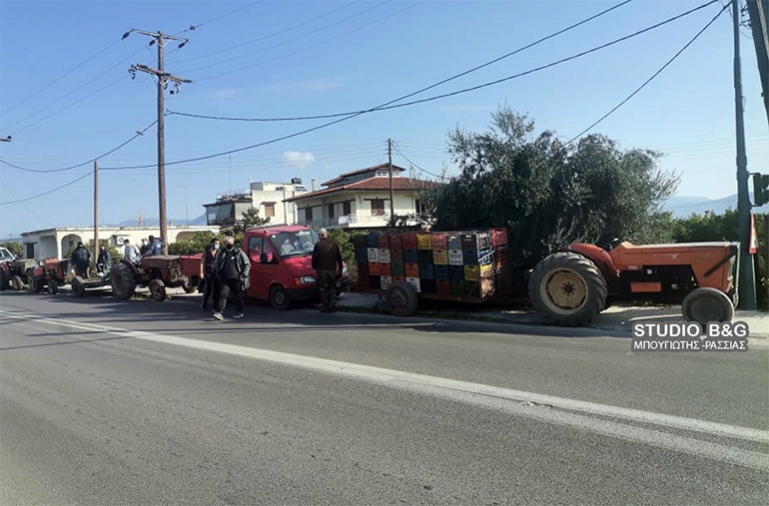 Διαμαρτυρία αγροτών στο Άργος για το πρόβλημα με τα χυμοποιεία