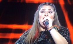 Άλλη μία εξαιρετική παρουσία της Κωνσταντίνας Κατσογιάννη αυτή τη φορά στον τελικό του The Voice (video)