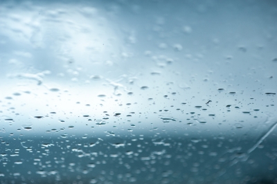 Καιρός: Βροχές και πτώση του υδραργύρου