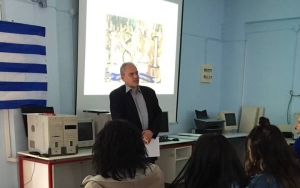 Επίσκεψη βουλευτής ΣΥΡΙΖΑ Αρκαδίας Γιώργος Η. Παπαηλιού σε σχολείο στα Τρόπαια