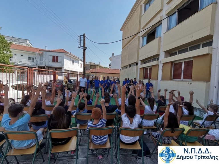 Τα μυστικά της μουσικής έδειξε η Φιλαρμονική στους μαθητές του ΚΔΑΠ του Δήμου Τρίπολης