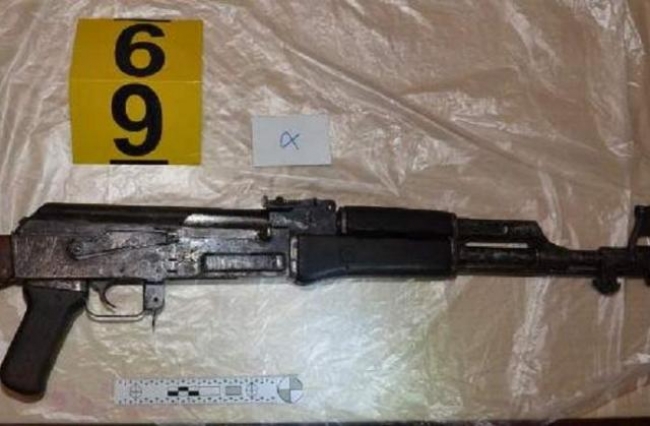 Τα όπλα που βρέθηκαν στο σπίτι της Πόλας Ρούπα στην Ηλιούπολη (pics)
