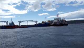 Επιστολή Τριχείλη σε υπουργείο Ναυτιλίας &quot;Να γίνουν  άμεσα οι ενέργειες για την απομάκρυνση των πλοίων από τον όρμο&quot;