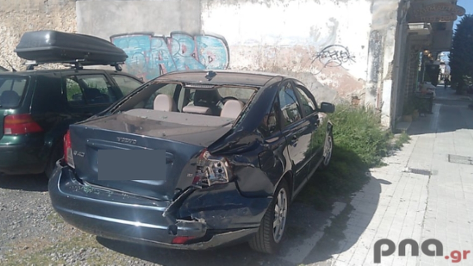 Τρίπολη: Τροχαίο ατύχημα μεταξύ Ι.Χ. και Υπηρεσιακού αυτοκινήτου (pics)