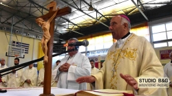 Ο Αρχιεπίσκοπος της Καθολικής Εκκλησίας των Αθηνών και εκατοντάδες πιστοί στο Ναύπλιο (video)