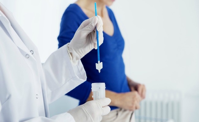 «Επιδημία» τα κονδυλώματα: Ενα στα δύο τεστ Παπ «κρύβει» τον ιό HPV