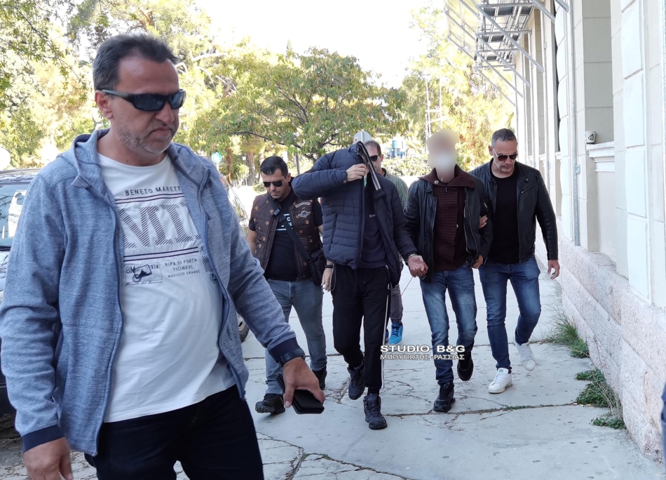 Στον Εισαγγελέα Ναυπλίου ο αστυνομικός, η δικηγόρος και 4 ακόμα συλληφθέντες κυκλώματος διακίνησης ναρκωτικών (βίντεο)