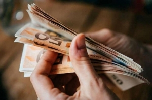 Παρατείνεται η προθεσμία για καταχώριση ΙΒΑΝ της έκτακτης οικονομικής ενίσχυσης μακροχρόνια ανέργων των 400 ευρώ