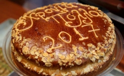 Κόβουν την πρωτοχρονιάτικη πίτα τους στο Σέχι