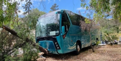 Τροχαίο με λεωφορείο στην Αίγινα: Τραυματίστηκαν τρεις μαθήτριες - Πώς συνέβη το ατύχημα
