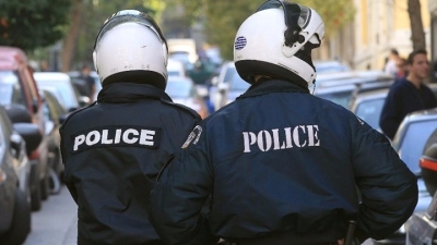 Συνελήφθησαν δύο άτομα για στέρηση άδειας λειτουργίας επιχείρησης στο Βέλο Κορινθίας