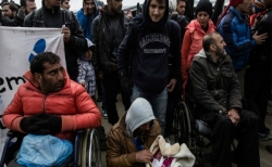 Με καζάνι που βράζει μοιάζει η Ηλεία - Άγριες σκηνές σε καταυλισμό προσφύγων