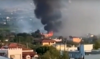 Κιάτο Κορινθίας: Φωτιά απειλεί σπίτια (video-φώτο)