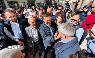 Θερμή υποδοχή του Πρόεδρου του ΣΥΡΙΖΑ Αλέξη Τσίπρα στο Άργος (βίντεο)