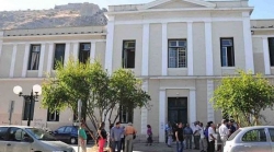 Φυλακίστηκαν 5 για το κάψιμο ελληνικής σημαίας στο Ναύπλιο