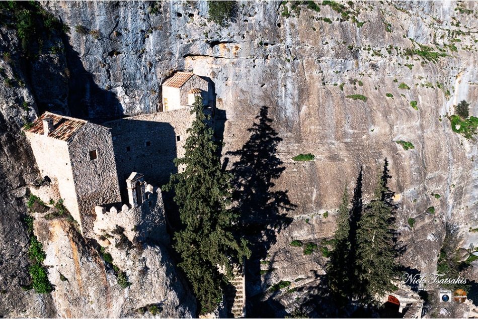 Η Παναγιά του βράχου: Ένας μοναδικός θρησκευτικός και αρχιτεκτονικός θησαυρός στην Νεμέα