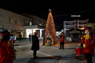Φωταγωγήθηκε το Χριστουγεννιάτικο δέντρο στο Νοσοκομείο Ναυπλίου (βίντεο)