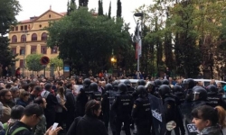Δημοψήφισμα Καταλονία LIVE: Εκρηκτικό κλίμα - Επεισόδια μεταξύ αστυνομίας και ψηφοφόρων