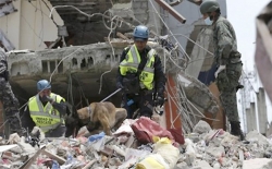 Ηλικιωμένος σώθηκε 13 μέρες μετά τον σεισμό κάτω από τα σιντρίμμια