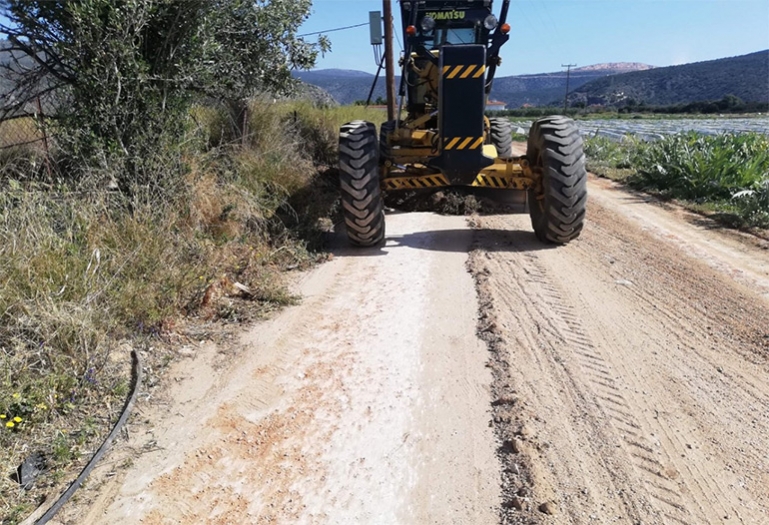 Καθαρισμός Αγροτικών Δρόμων στον Κάμπο των Ιρίων