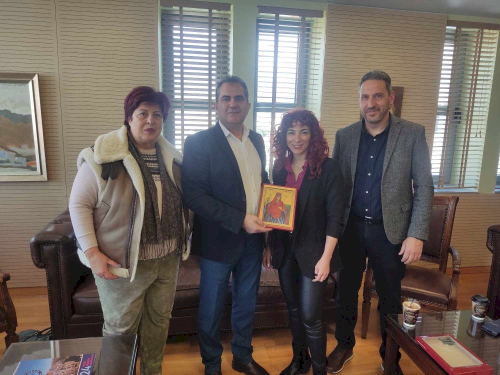 ston-dimarcho-i-enosi-apantachou-maniaton-i-mani