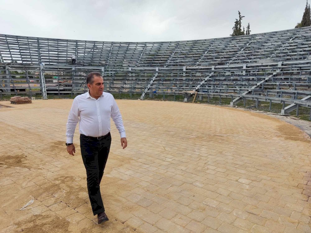 proodos-sto-ypo-kataskevi-anoichto-theatro-kalamatas