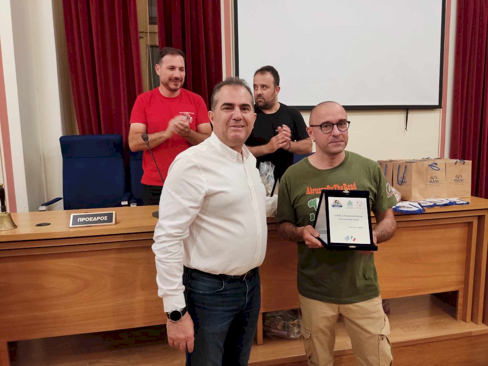 stin-kalamata-italoi-motosikletistes