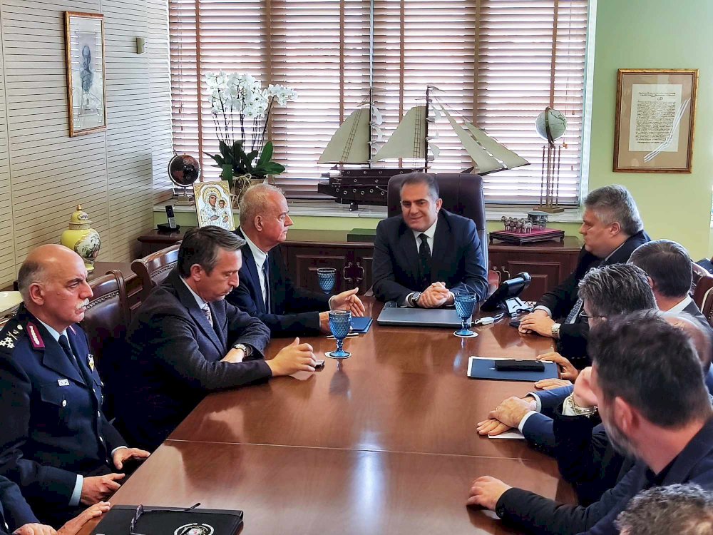 sto-dimarcheio-kalamatas-o-yfypourgos-prostasias-tou-politi-ioannis-lampropoulos