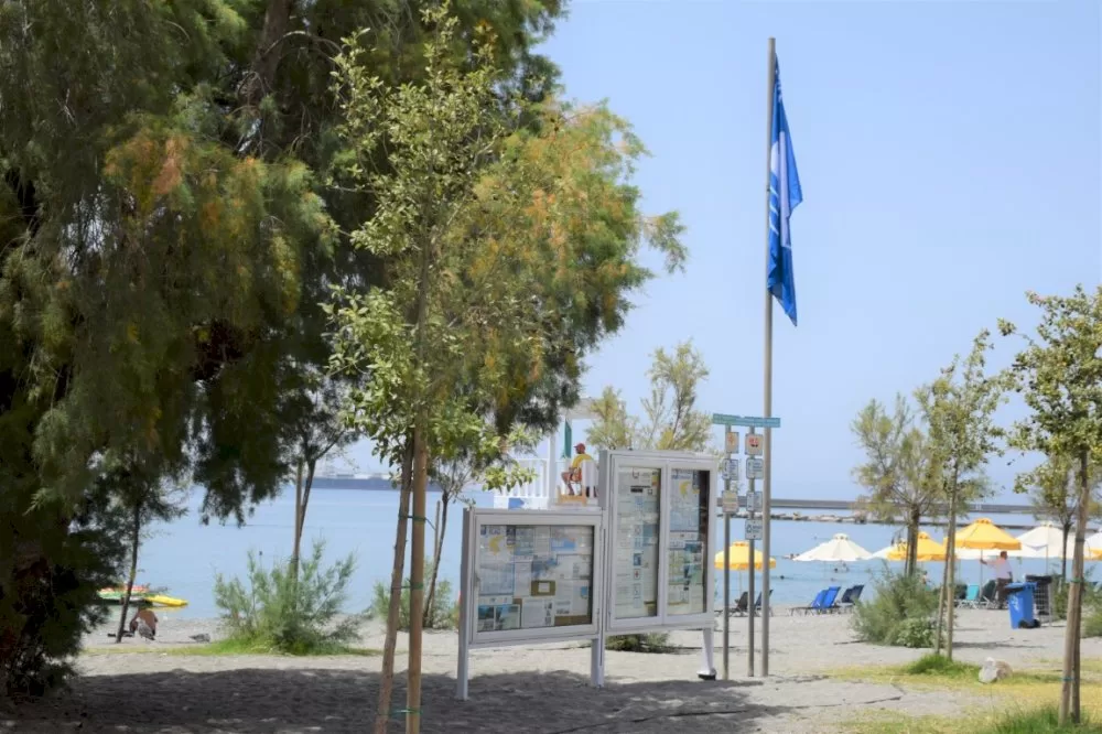 galazies-simaies-kai-to-2025-se-aktes-kolymvisis-tou-dimou-kalamatas
