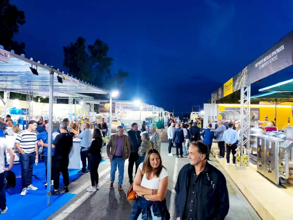 chiliades-kosmou-proselkyse-to-10o-festival-elaioladou-kai-elias-stin-kalamata