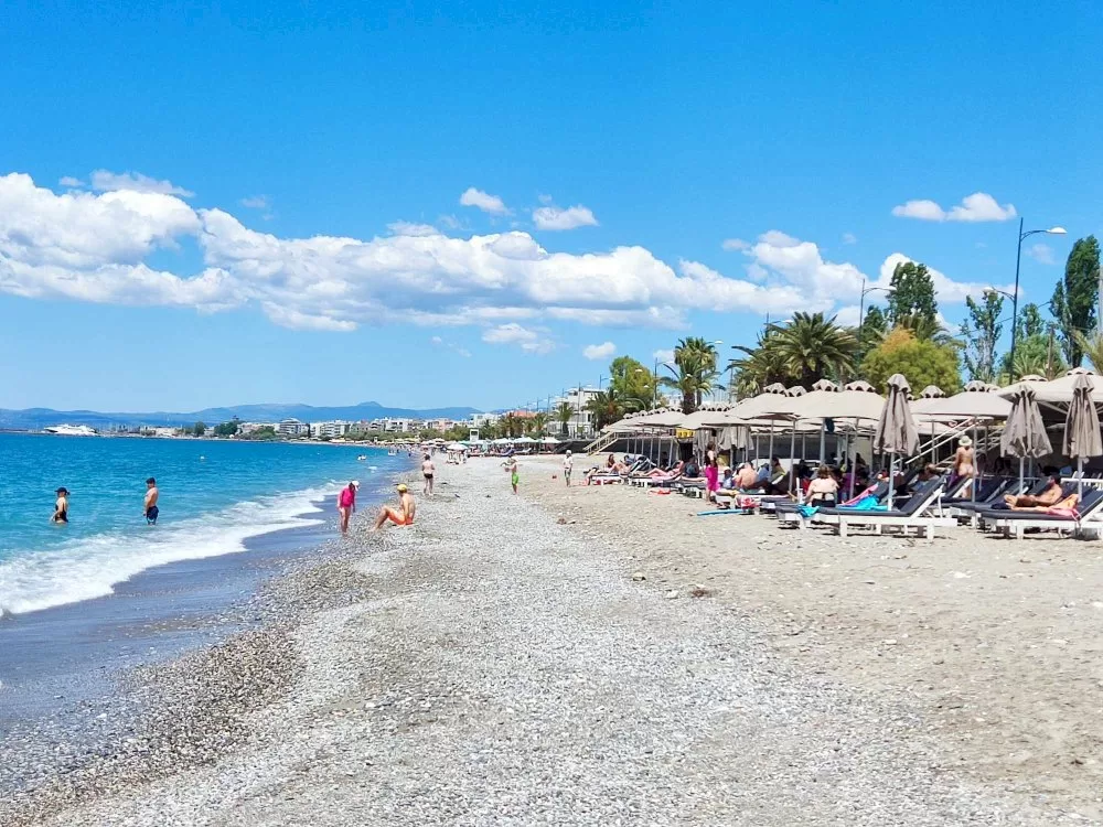 pentakathara-ta-nera-kolymvisis-stin-kalamata