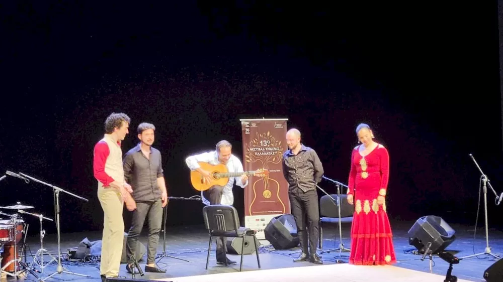 entyposiase-i-floga-tou-flamenco-sto-megaro-chorou-kalamatas