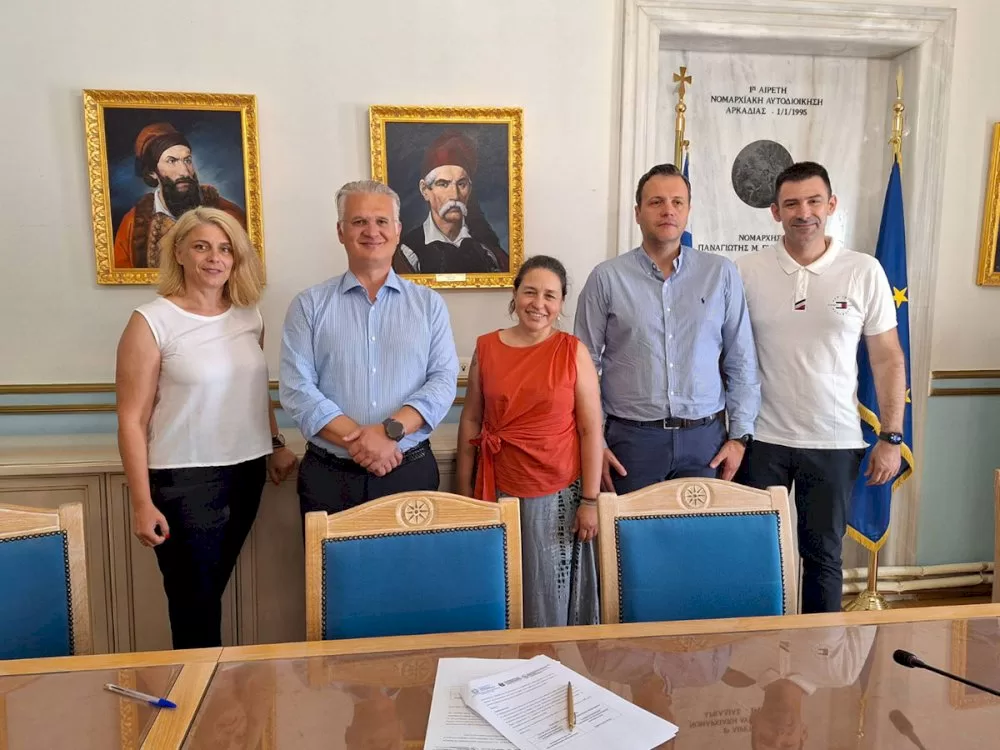 ypografi-mnimoniou-synergasias-metaksy-tis-perifereias-peloponnisou-kai-tou-ergastiriou-vasikon-epistimon-ygeias-tou-panepistimiou-peloponnisou