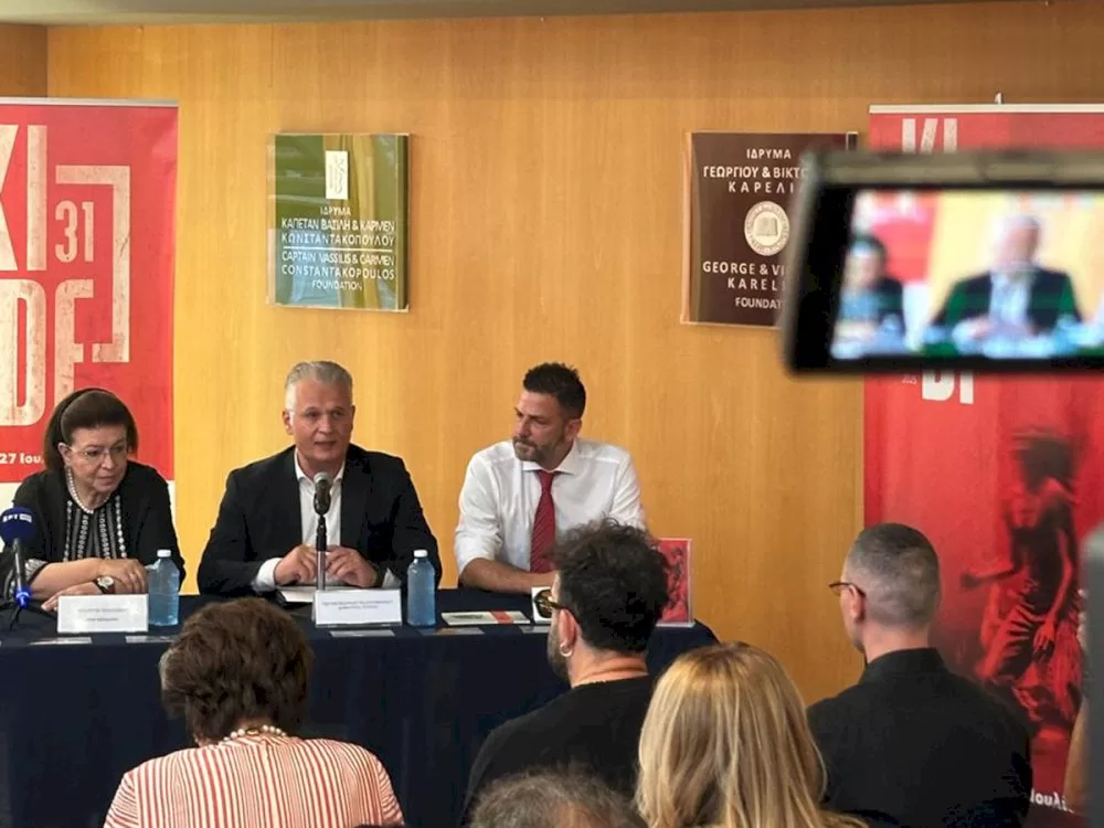dimitris-ptochos:-i-lyriki-skini-ginetai-gefyra-eksostrefeias-gia-tin-peloponniso