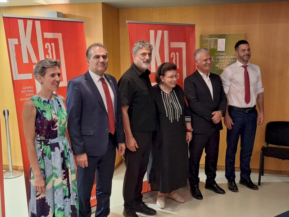ypegrafi-to-mnimonio-synergasias-metaksy-tou-dimou-kalamatas-kai-tis-ethnikis-lyrikis-skinis