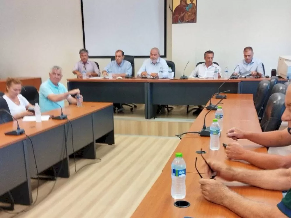 syskepsi-sto-dimarcheio-trifylias-me-ti-symmetochi-tis-perifereias-gia-tis-katastrofes-apo-tin-pyrkagia