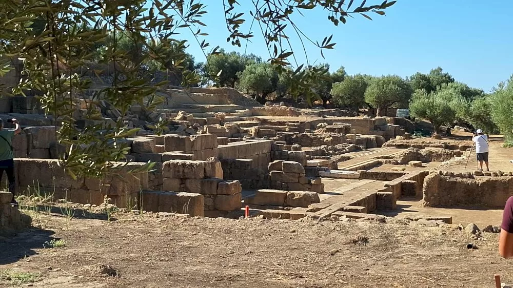 episkepsi-dimarchou-stin-archaia-thouria-–-simantiki-i-proodos-ton-archaiologikon-anaskafon