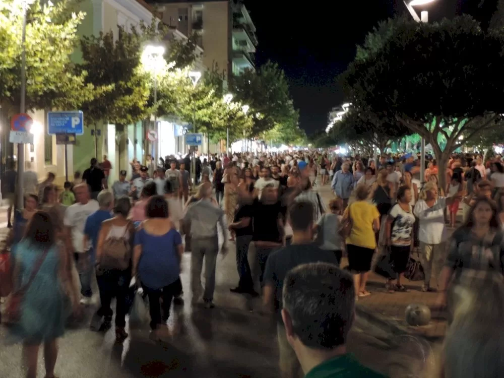 ola-etoima-gia-ti-11i-lefki-nychta-stin-kalamata