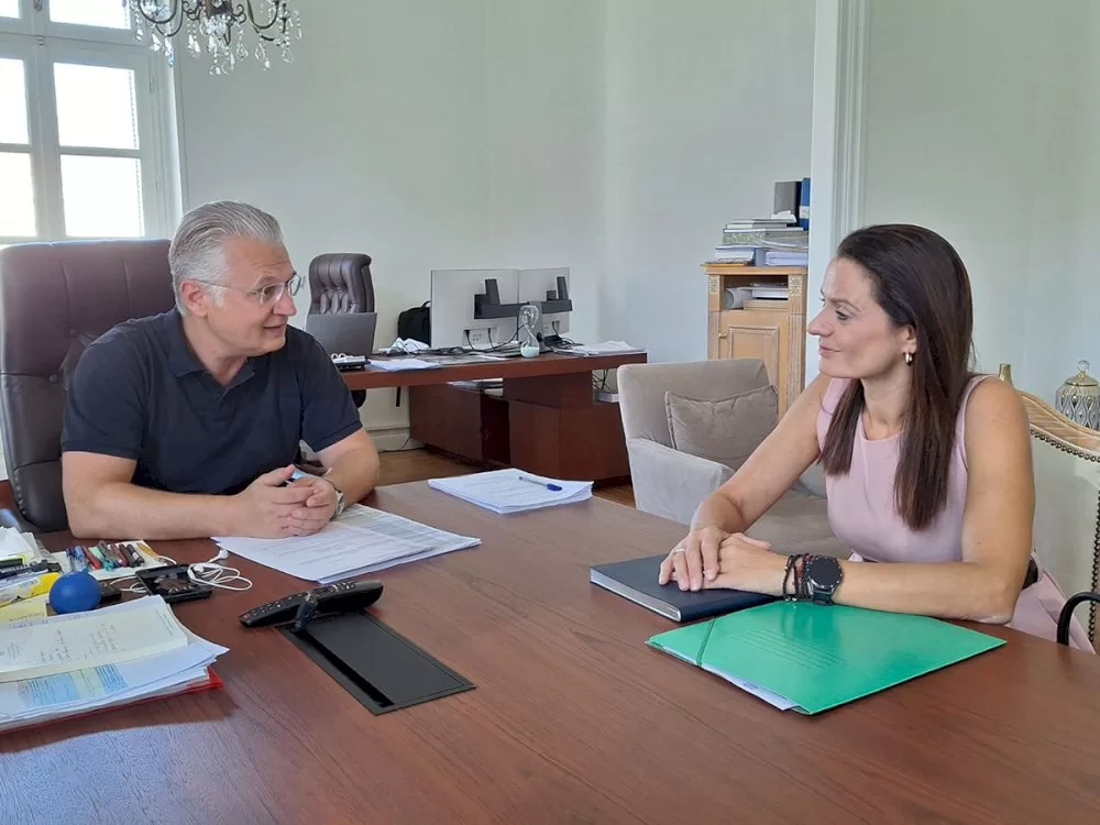 synantisi-tou-perifereiarchi-peloponnisou-dimitri-ptochou-me-ti-nea-dioikitria-tou-panarkadikou-nosokomeiou-evi-papageorgiou