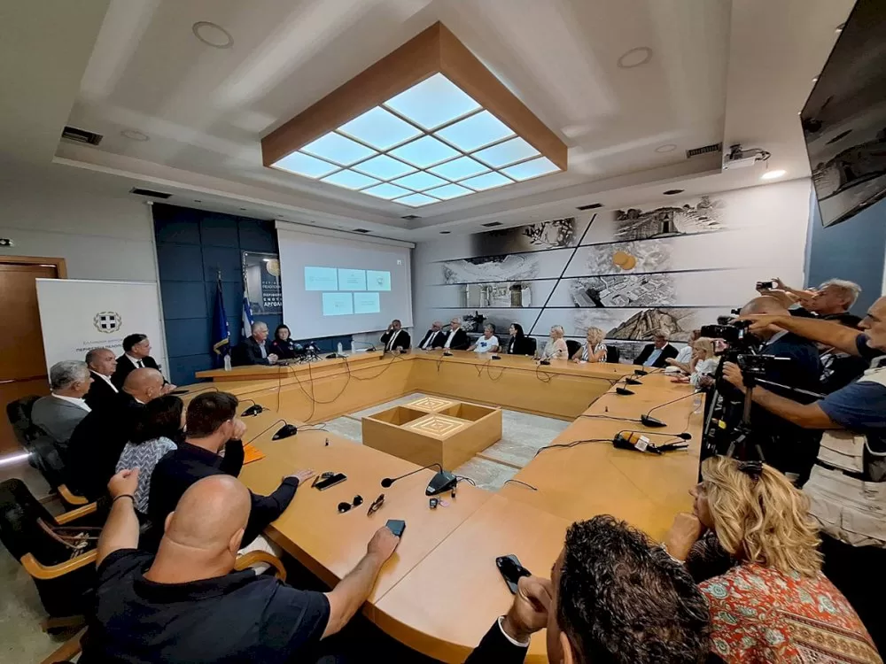 ypografi-neon-programmatikon-gia-tis-anaskafes-se-tenea-kai-loutraki-apo-tin-ypourgo-lina-mendoni-kai-ton-perifereiarchi-dimitri-ptocho