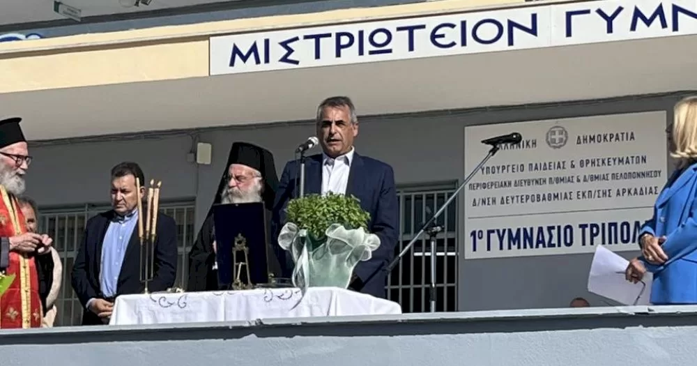 ﻿kostas-tzioumis:-anavathmizoume-tis-scholikes-mas-ypodomes,-chairomaste-na-vlepoume-chamogelasta-paidika-prosopa