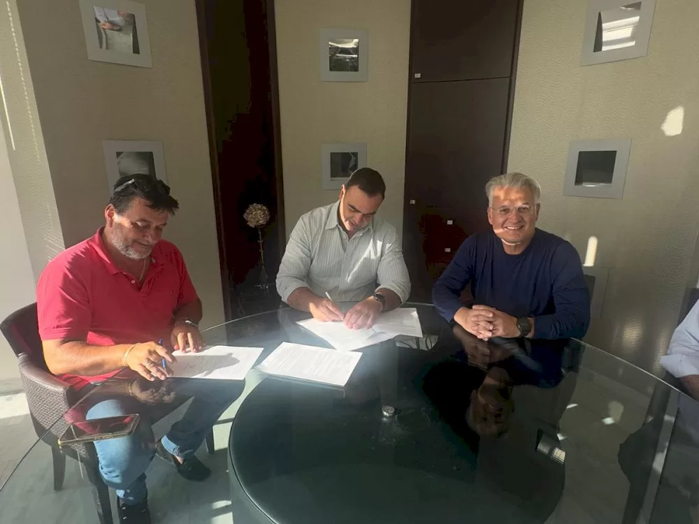 ypografi-symvasis-500.000-e-gia-ti-veltiosi-kai-syntirisi-vasikon-odikon-aksonon-tis-lakonias-apo-tin-perifereia-peloponnisou