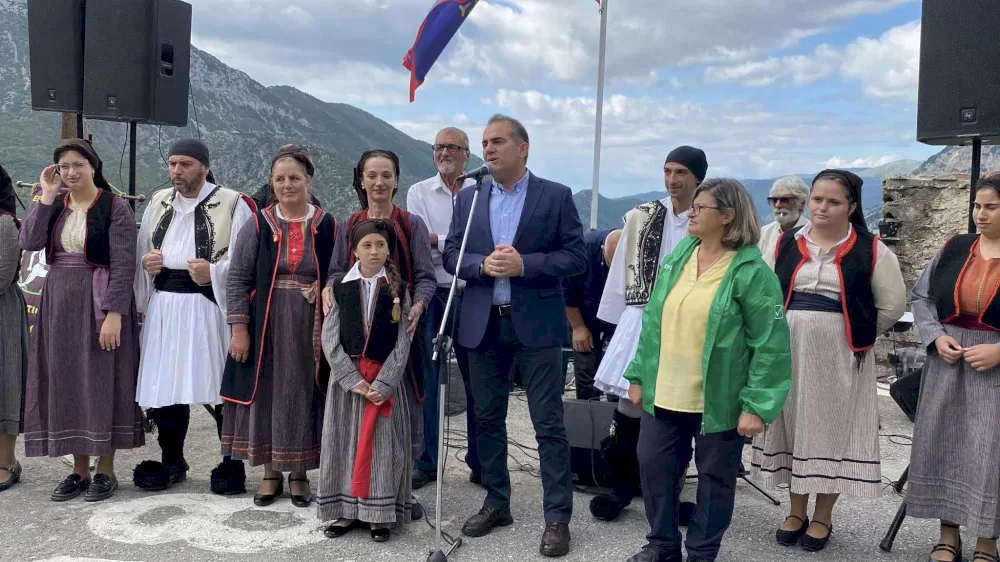 epitychimeni-mia-akoma-agora-topikon-proionton-taygetou-sto-lada