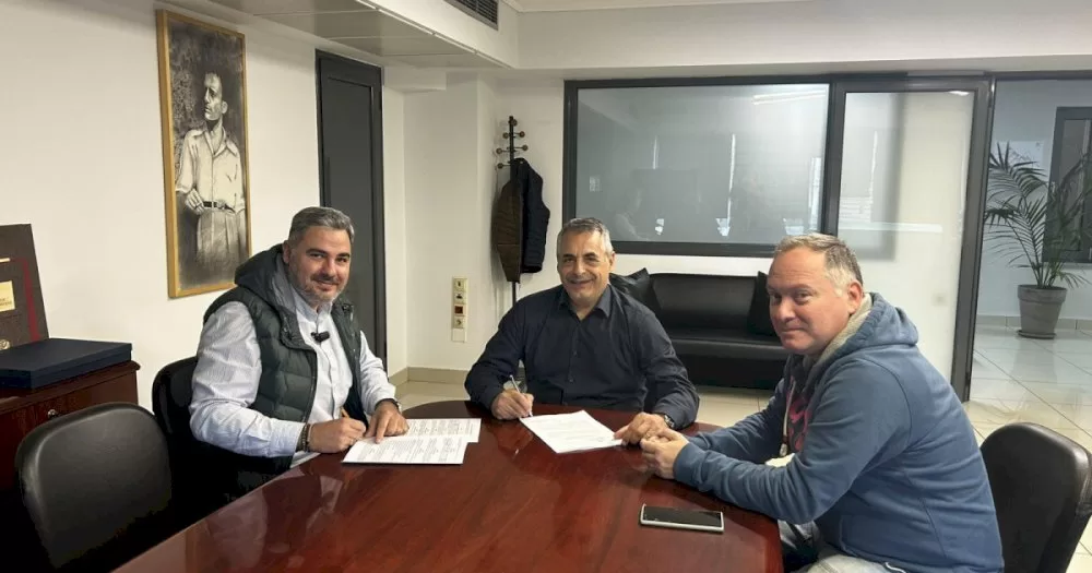 kostas-tzioumis:-ksekinaei-amesa-i-kataskevi-sygchronon-pezodromion