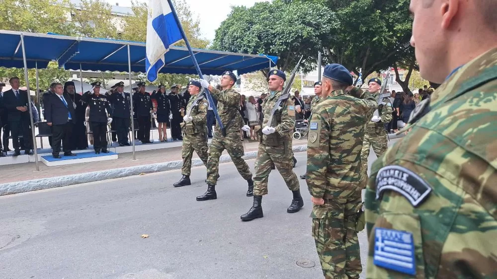 lampri-parelasi-gia-tin-ethniki-epeteio-tis-28is-oktovriou lampri-parelasi-gia-tin-ethniki-epeteio-tis-28is-oktovriou