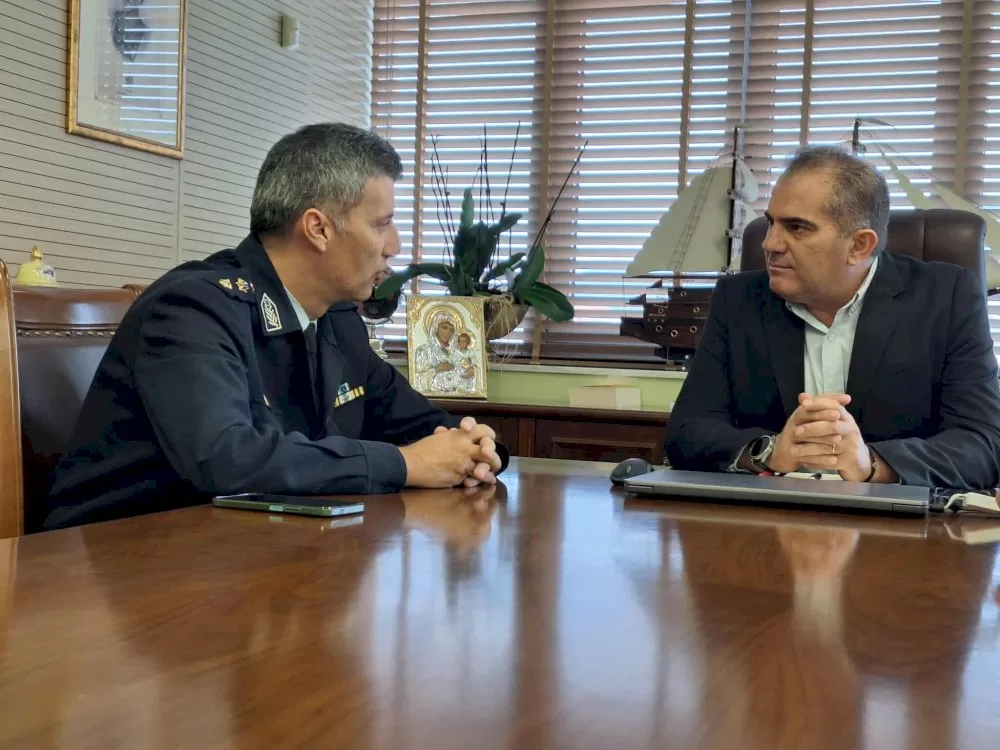 synantisi-tou-dimarchou-me-ton-dioikiti-tis-trochaias-kalamatas synantisi-tou-dimarchou-me-ton-dioikiti-tis-trochaias-kalamatas