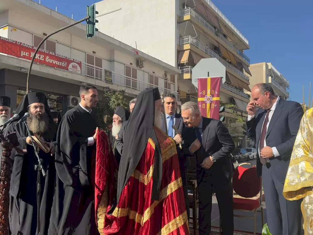 me-kathe-lamprotita-ypodechthike-to-neo-tis-mitropoliti-k.-pavlo-i-korinthos-–-dimitris-ptochos:-sevasmiotate,-“diavas-eis-korinthian”-evlogise,-poimane-kai-odigise-ton-lao-tis-korinthias-epi-eti-polla