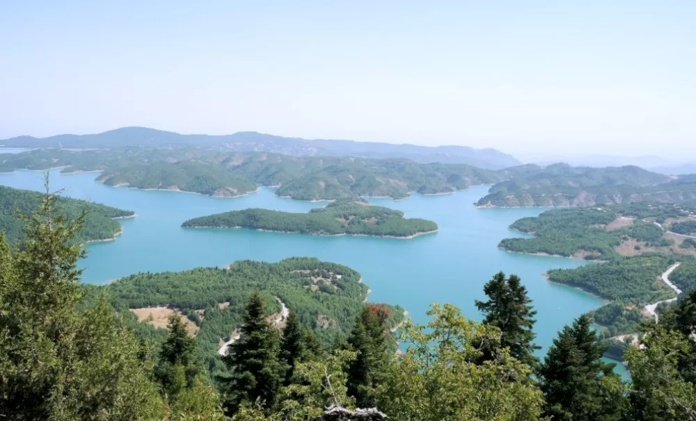 tourismos-gia-olous-2025:-neos-oristikos-pinakas-dikaiouchon-chamilis-periodou